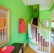 家居小别墅楼梯绿色背景墙装饰设计图片