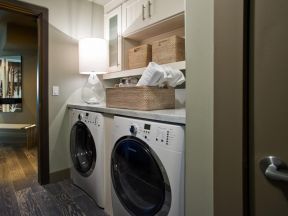 2023时尚酒店公寓洗衣房洗衣机摆放设计图片