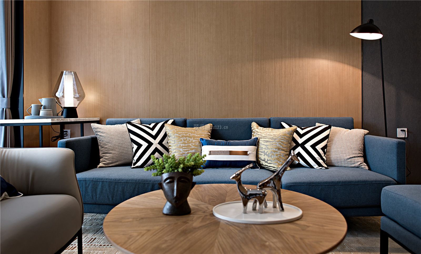 2023时尚家居客厅蓝色沙发摆放设计图