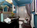 简约美式家庭卫生间蓝色背景墙设计图片