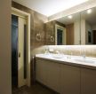 两居装修样板房卫生间镜子装饰效果图