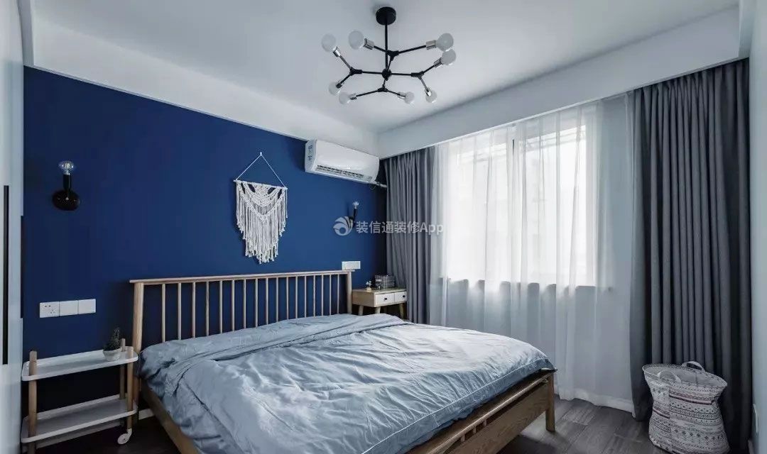 单身公寓样板房卧室蓝色背景墙装修赏析