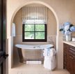 美式地中海风格家庭大浴室设计图片