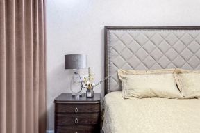 美式轻奢风格120平米三居卧室床头灯装饰图片