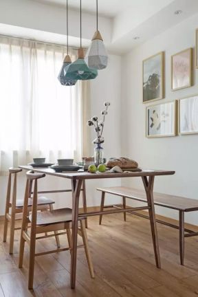 欧式风格130平米家庭实木餐桌装修效果图