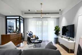 北欧风格家庭客厅白色窗帘装饰图片2023