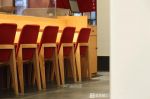 2023日本料理店吧台椅装修效果图