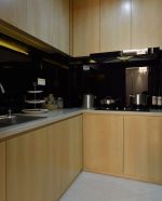 123平米现代简约风格三室厨房橱柜设计图片