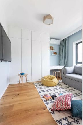北欧风格93平米二居室休闲区木地板设计图片