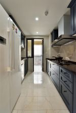 101平米现代轻奢三居室厨房设计图片
