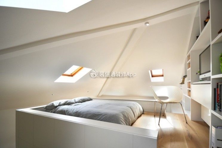 2023家庭阁楼小卧室木地板设计图片