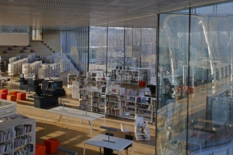 680平米教育机构图书馆学习桌椅设计图片