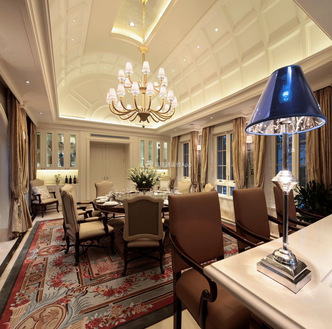 简美风格2000平米大别墅豪华餐厅吊灯设计图片