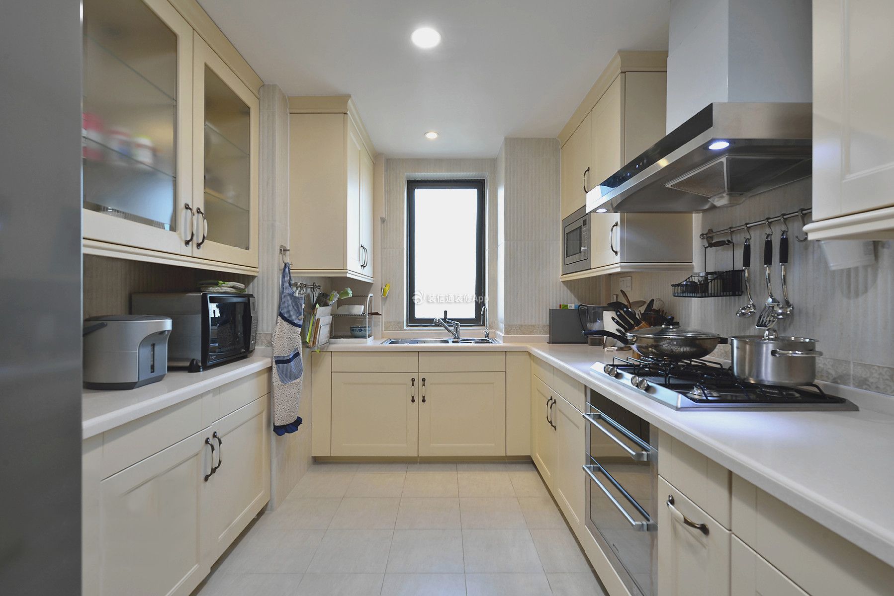 2023现代美式风格三居室厨房采光窗户布置图片