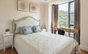 85平米美式风格家庭卧室床头柜装修效果图