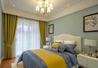 85平米美式卧室黄色窗帘装修效果图