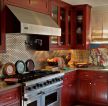 沉稳简美式风格厨房红色橱柜装修效果图片