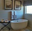 2023温馨家庭浴室浴巾架简单布置图片
