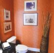 2023暖色调家庭小卫生间壁纸背景墙设计图片