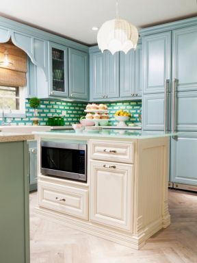 2023温馨家庭厨房浅蓝色橱柜设计图片