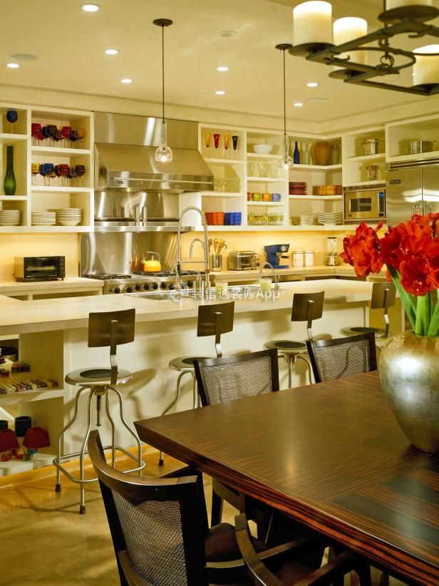 2023国外私家别墅高级厨房吧台吊灯设计图片