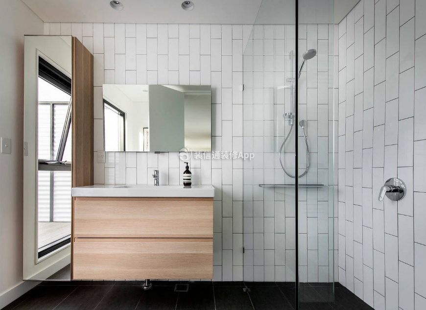 极简风格家庭卫生间装修设计案例图片