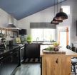2023小北欧风格阁楼厨房黑色橱柜设计图片