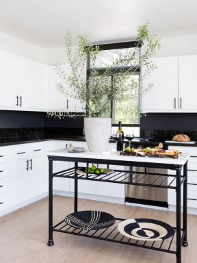 2023北欧风格家庭厨房置物桌摆放效果图片