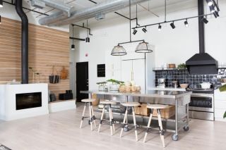 2023北欧风格公寓开放式厨房射灯布置图片
