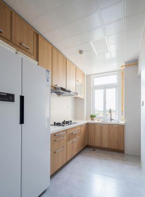2023日式新房长方形厨房橱柜装修图片