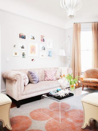 2023温馨暖色系家居客厅沙发墙设计图片