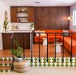 2023温馨家庭休闲区橘色沙发设计图片