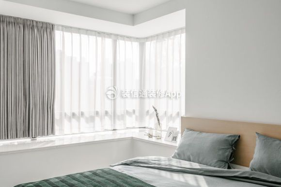 现代极简风格117平三居卧室白色飘窗设计图片