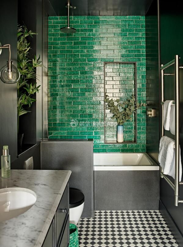 家用时尚卫生间绿色背景墙装修图欣赏