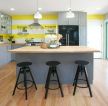 2023温馨家庭开放式厨房木地板铺设图片