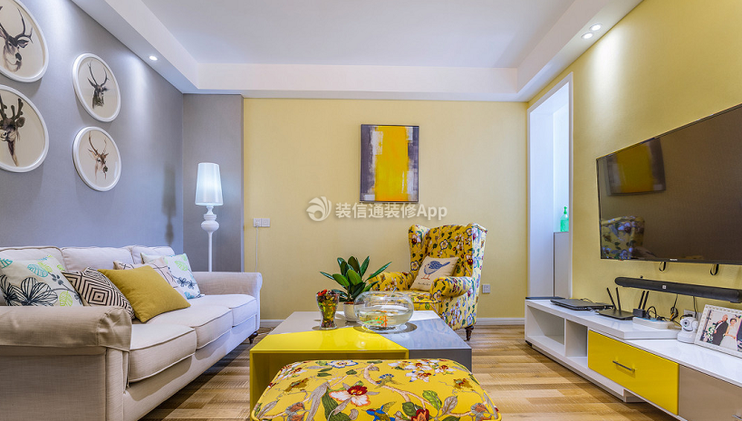 100平方米房子客厅黄色墙面设计效果图