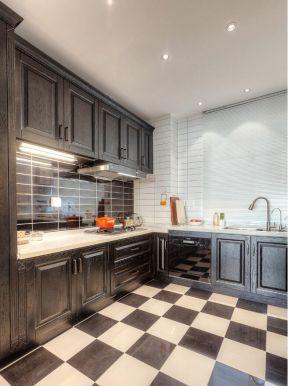 黑白地砖装修效果图 半开放式厨房装修设计图片