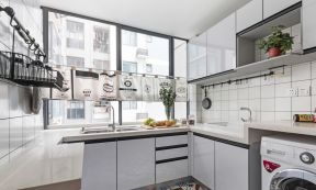  2020白色厨房橱柜装修效果图 u型厨房整体橱柜效果图 