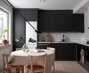 黑色厨房设计 厨房餐厅一体装修