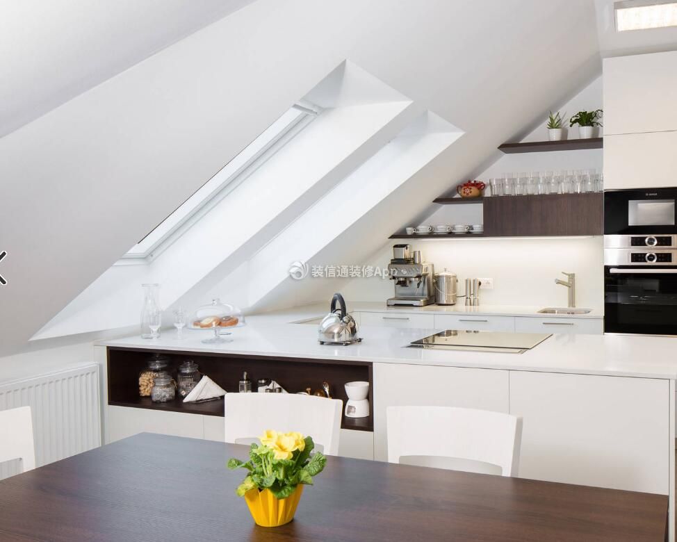 欧式风格小型阁楼白色厨房设计图片欣赏