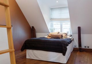 现代简约风格小型阁楼卧室设计图片赏析
