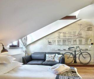 小型阁楼卧室创意彩绘背景墙设计效果图片