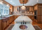 美式复古风格大户型厨房实木橱柜装修设计