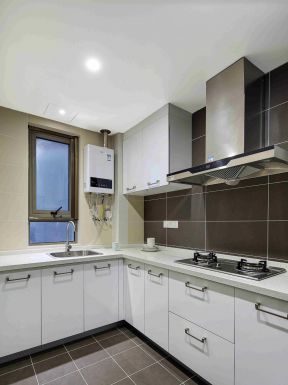 艺海花城135平米欧式三居厨房橱柜装修设计效果图