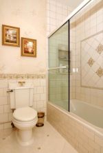 小型卫生间浴室玻璃隔断装修设计图