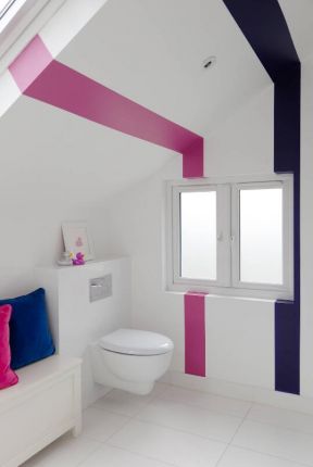 小型阁楼卫生间室内颜色搭配装饰设计图