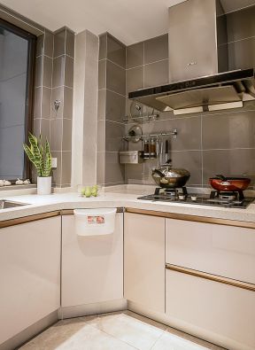 135平欧式风格家装整体厨房橱柜效果图 