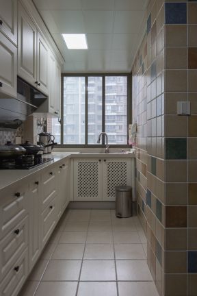 舜和慢城现代风格长方形厨房设计装修图欣赏