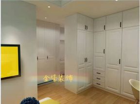 金域丽江120平米美式卧室衣柜装修设计效果图欣赏