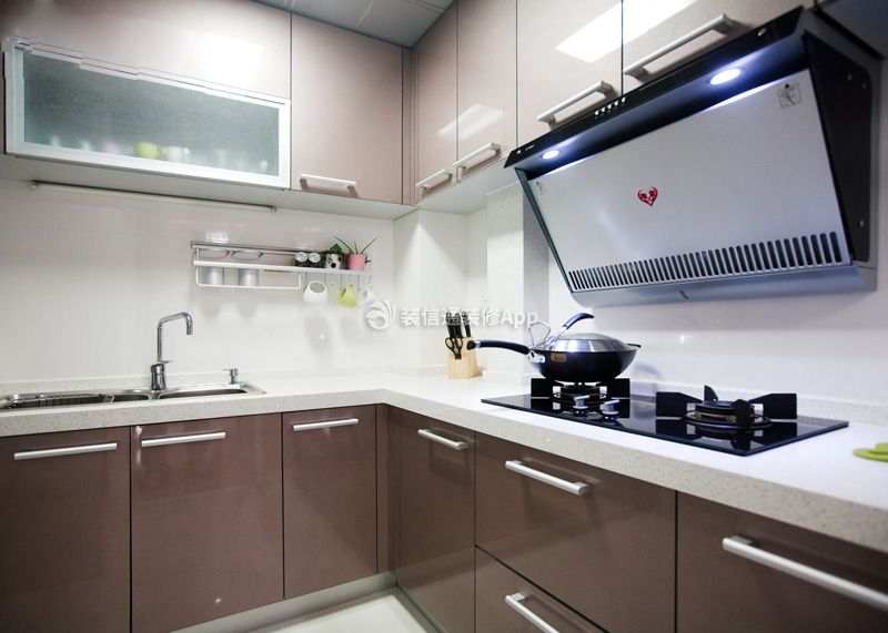 鲁能城现代风格78平转角厨房吊柜设计效果图
